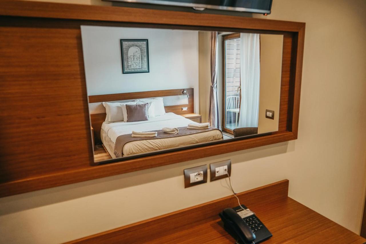 Gjirokastër Center Hotel מראה חיצוני תמונה