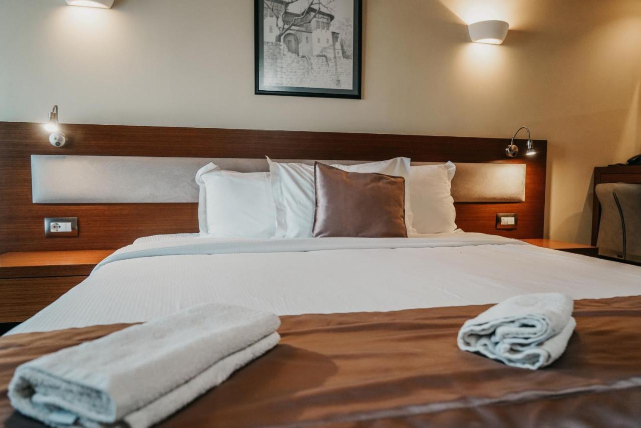 Gjirokastër Center Hotel מראה חיצוני תמונה