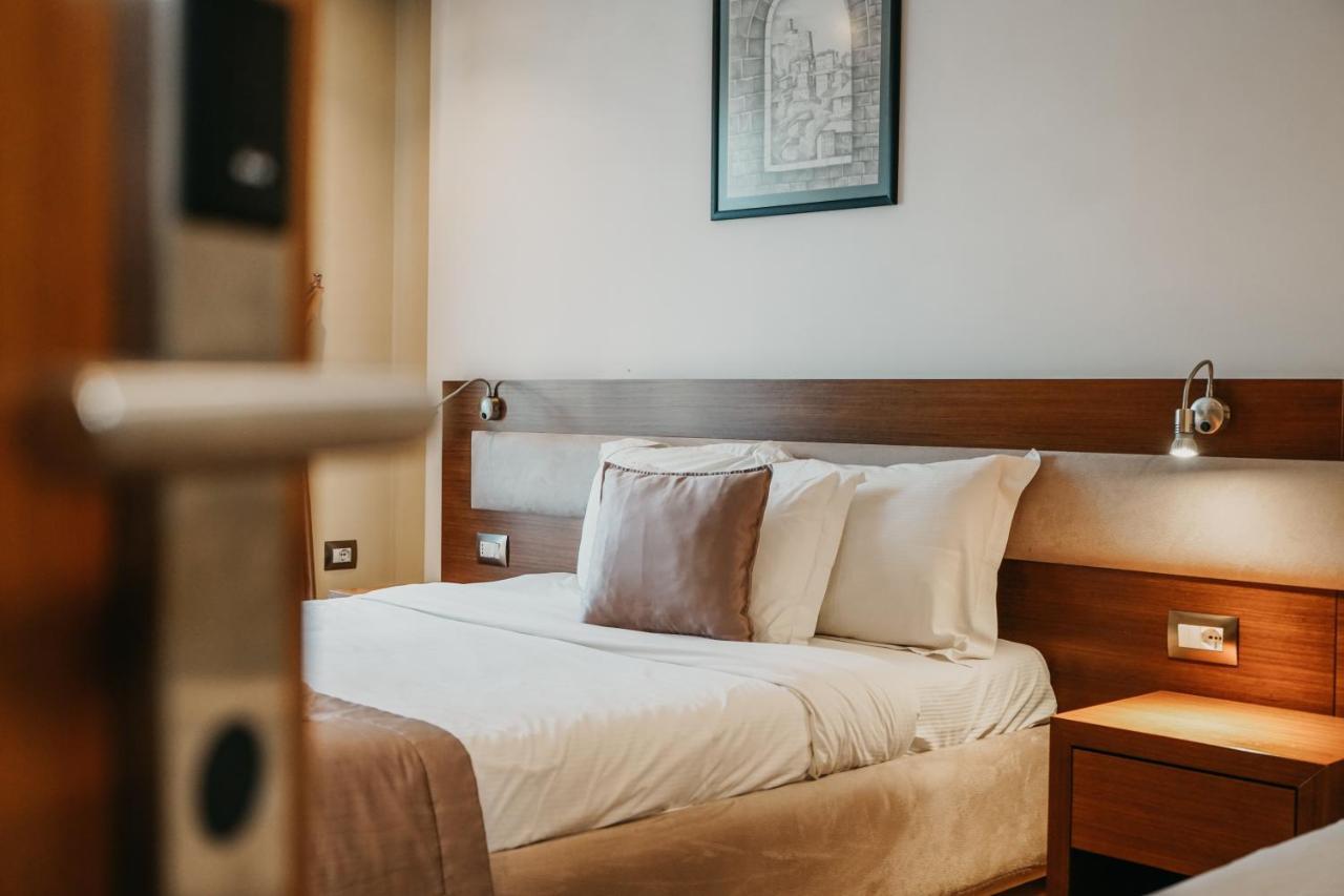Gjirokastër Center Hotel מראה חיצוני תמונה