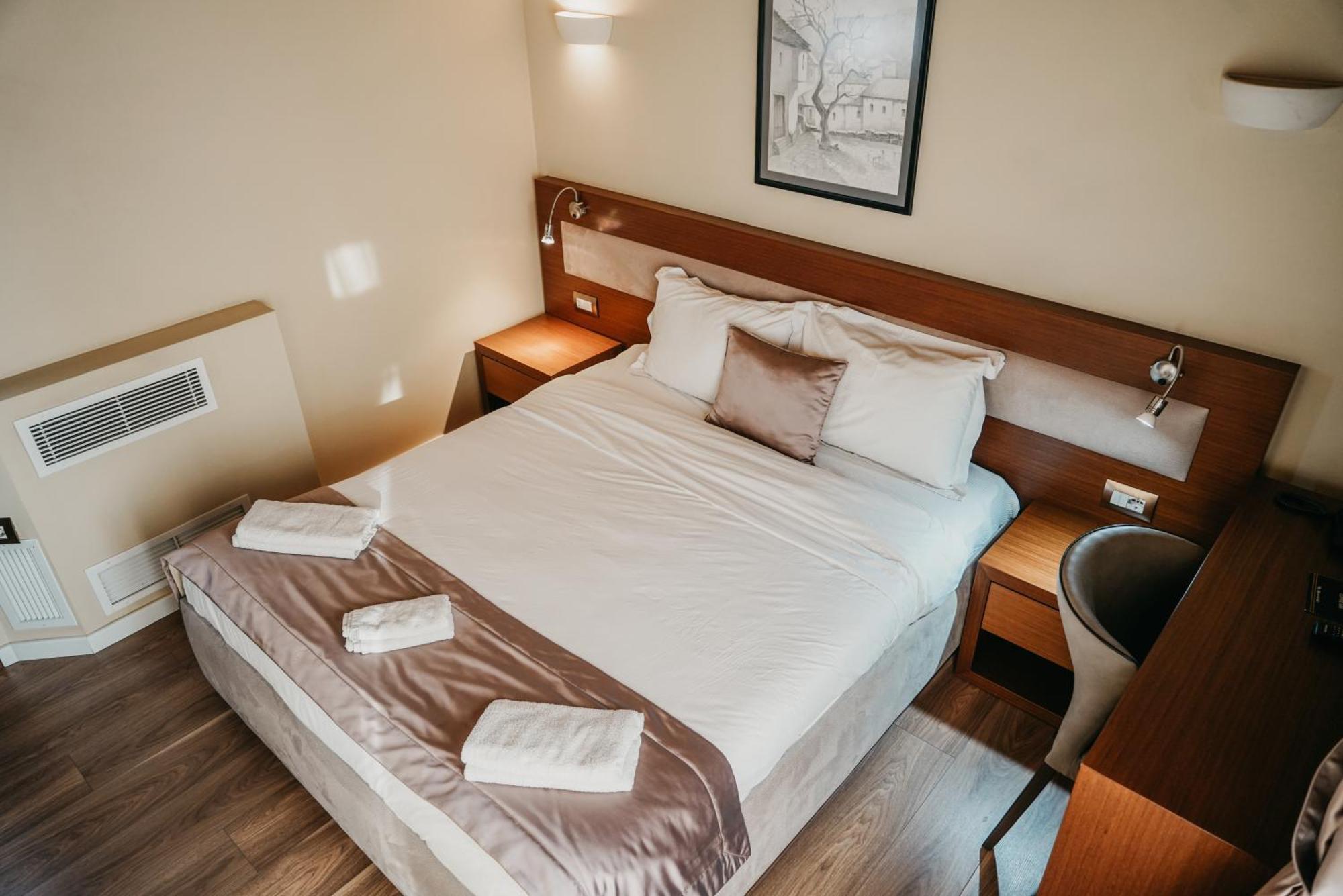 Gjirokastër Center Hotel מראה חיצוני תמונה