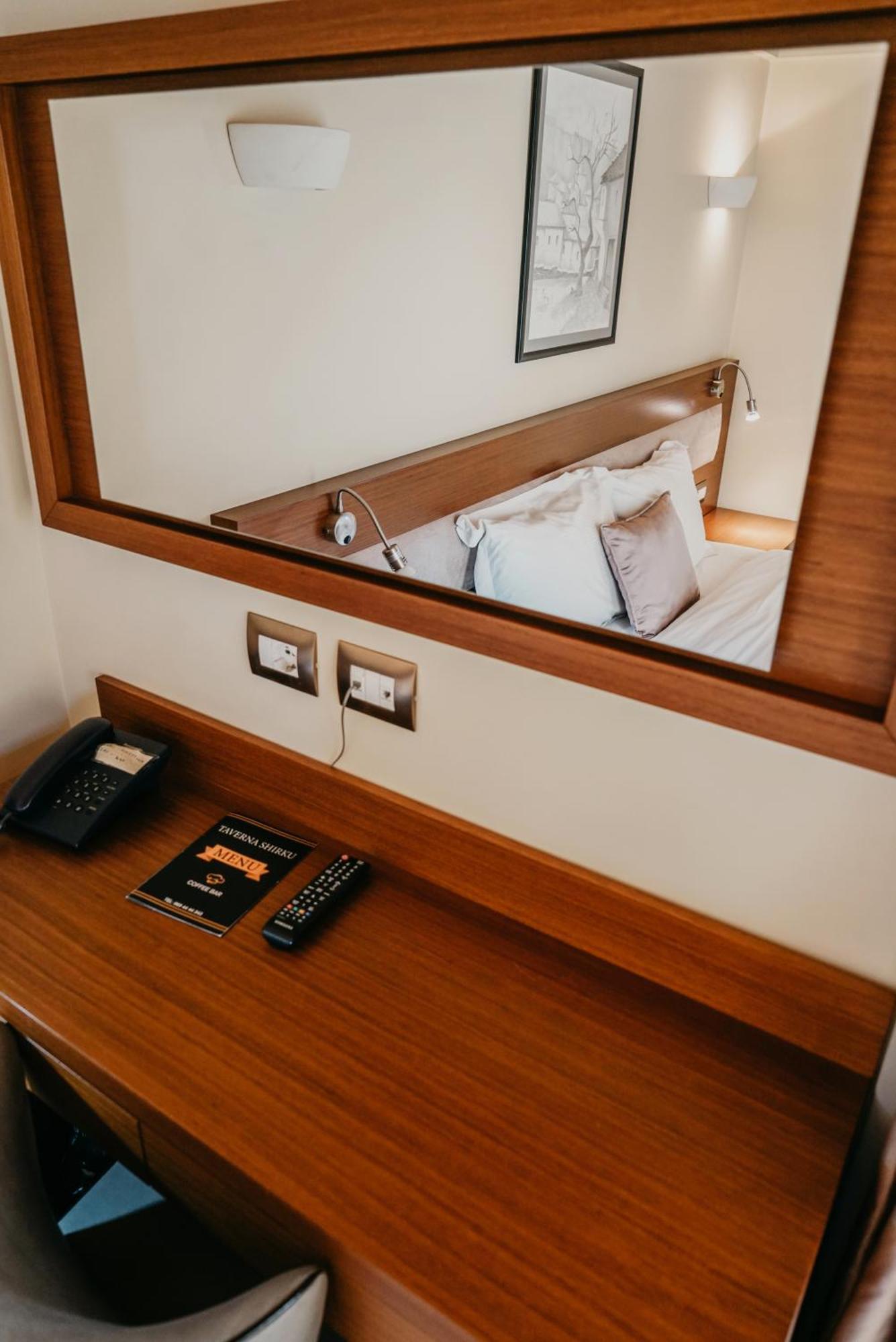 Gjirokastër Center Hotel מראה חיצוני תמונה